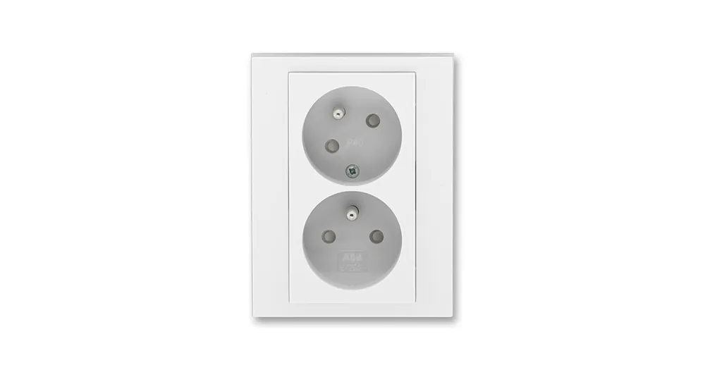 ABB 5513H-C02357 01 LEVIT Zásuvka dvojnásobná s natočenou dutinou bílá/ledová bílá Top Prodej