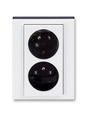 ABB 5513H-C02357 62 LEVIT Zásuvka dvojnásobná s natočenou dutinou bílá/kouřová černá Cenově Výhodný