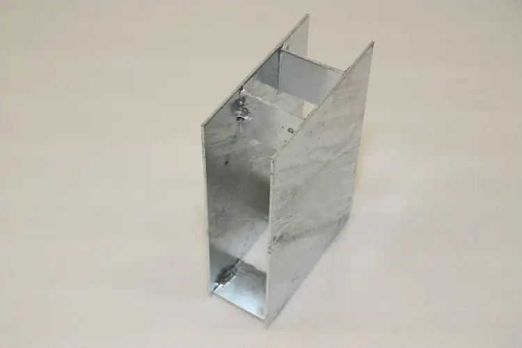 RETIC držák podhrabové desky ZN průběžný 50x300mm sloup 48mm Akční Cena