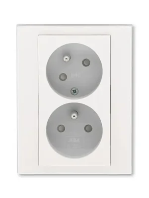 ABB 5513H-C02357 68 Levit Zásuvka dvojnásobná s ochr. kolíky, s clonkami, s natočenou dutinou; perleťová/ledová bílá Ověřený